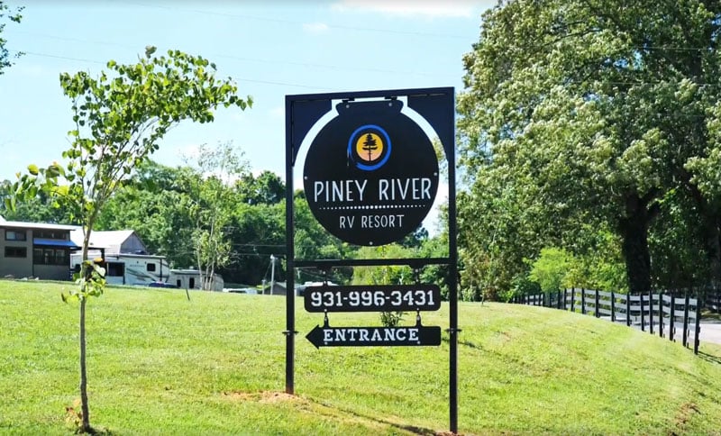 Welcome to Piney River Resort signage