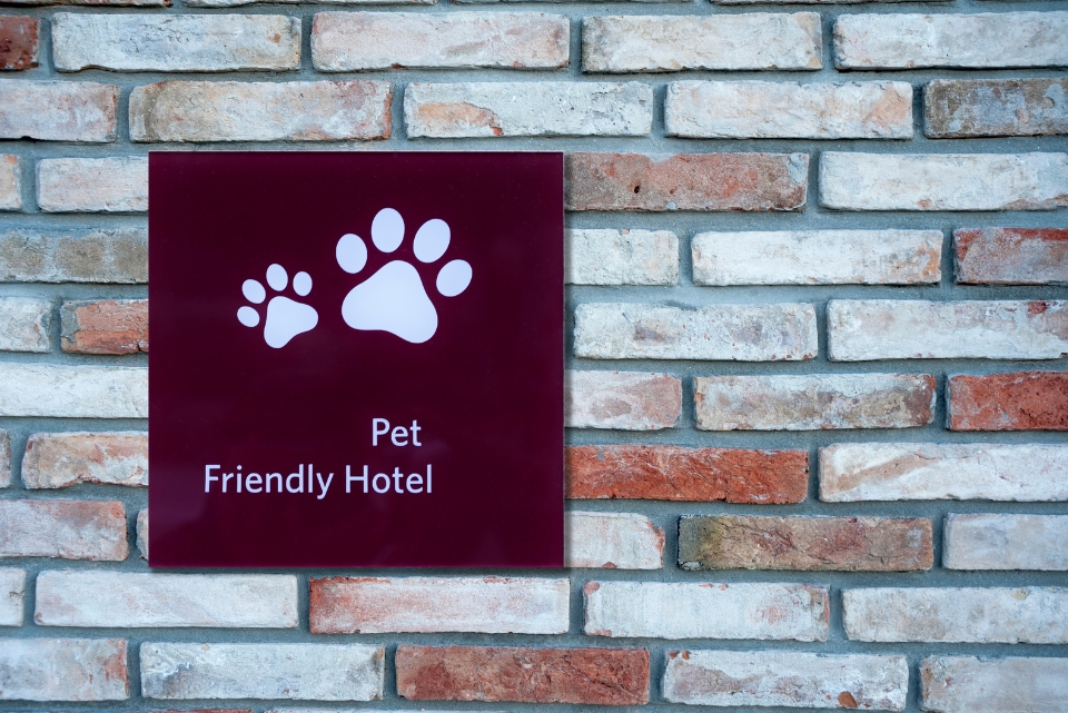 pet friendly signage