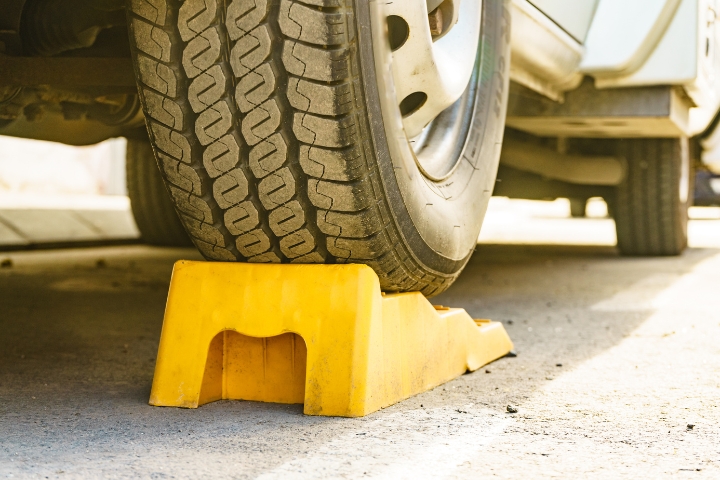 a tire and yellow leveling block